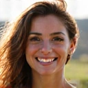 Foto de Laura V. con un aspecto radiante y lleno de vitalidad.