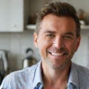 Foto de Juan R. con una expresión de satisfacción y bienestar.